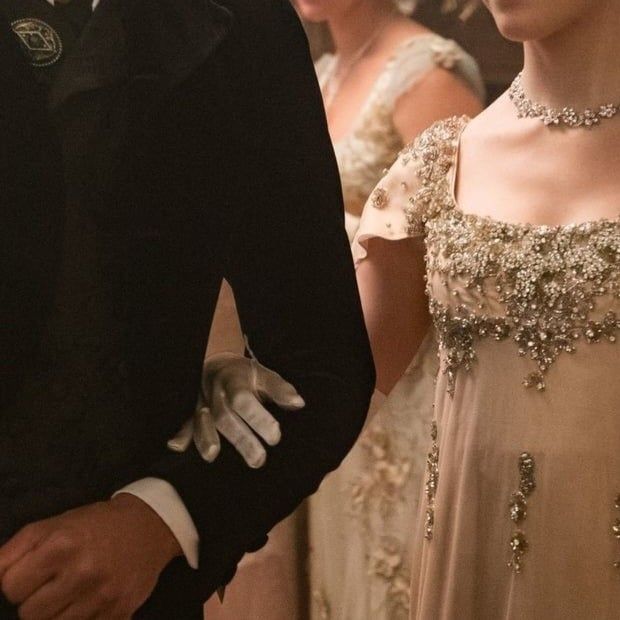 CAPSULE DEAREST READER