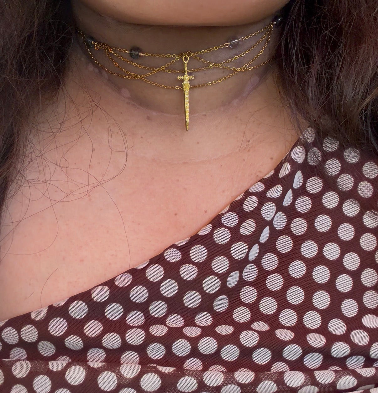 Collier Aiguille version doré, cristal fantôme vert, pendentif épée