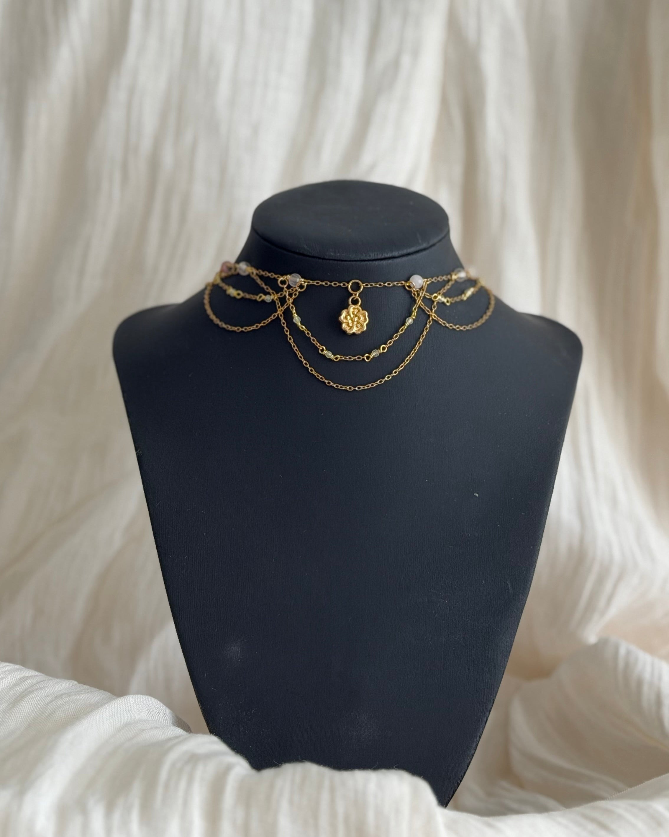 Collier Annelise, quartz rose 5A, préhnite 7A, pendentif fleur