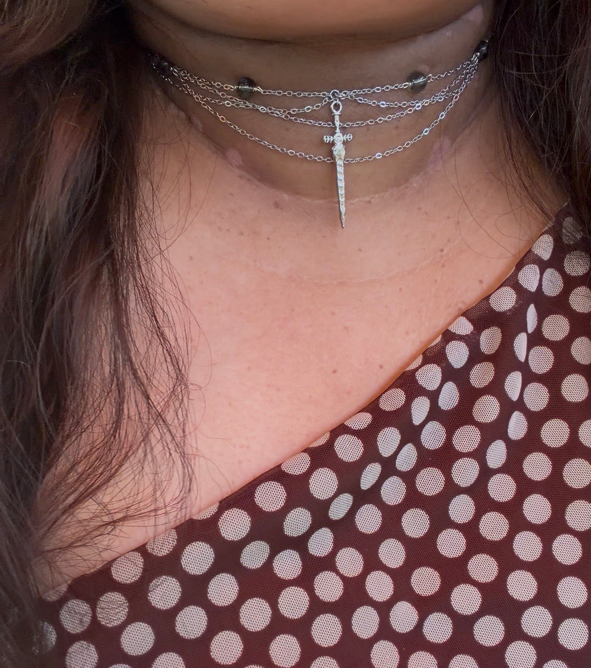 Collier Aiguille, version argenté, cristal fantôme vert, pendentif épée