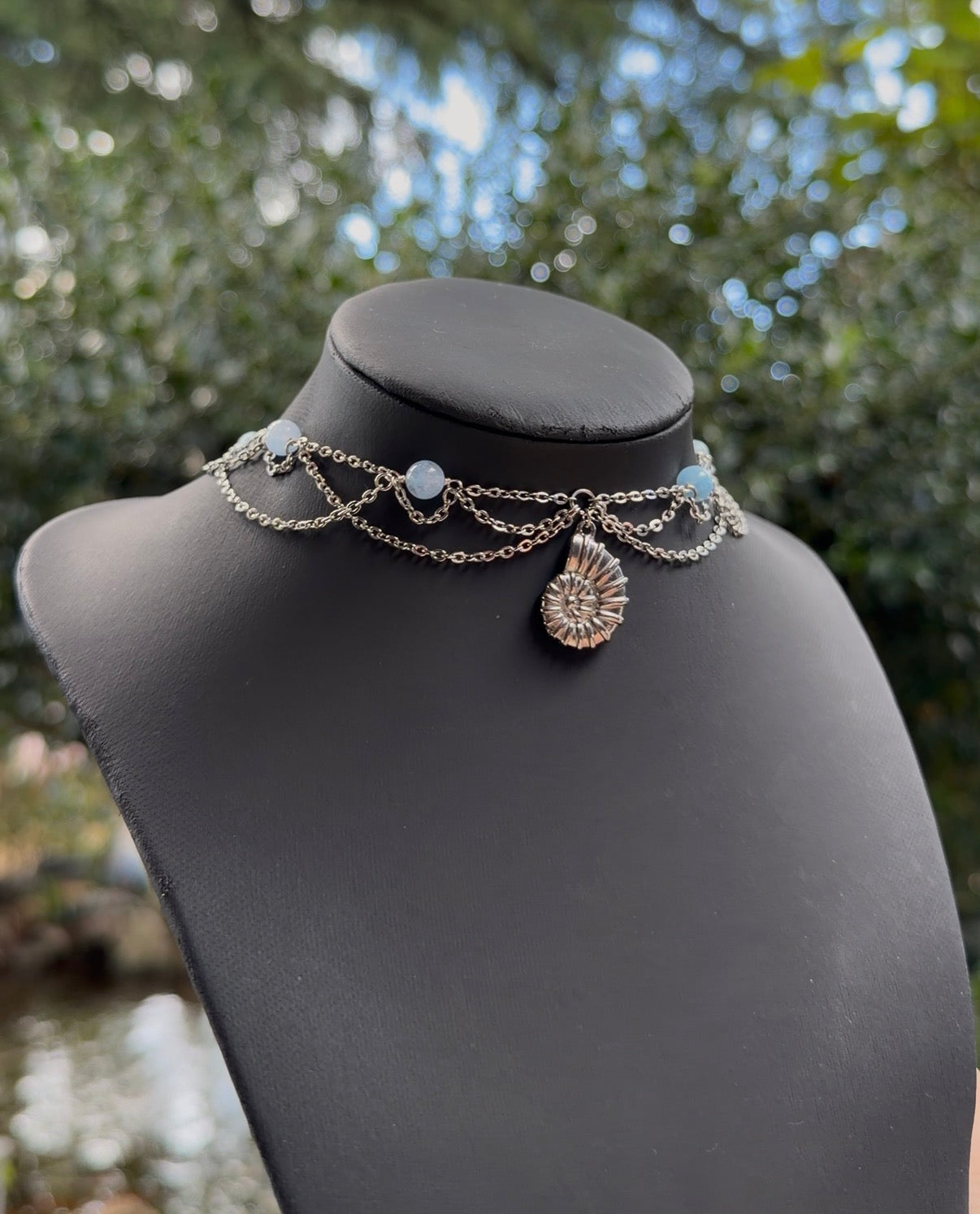 Collier Mélodie, unique argenté, calcédoine, pendentif coquillage