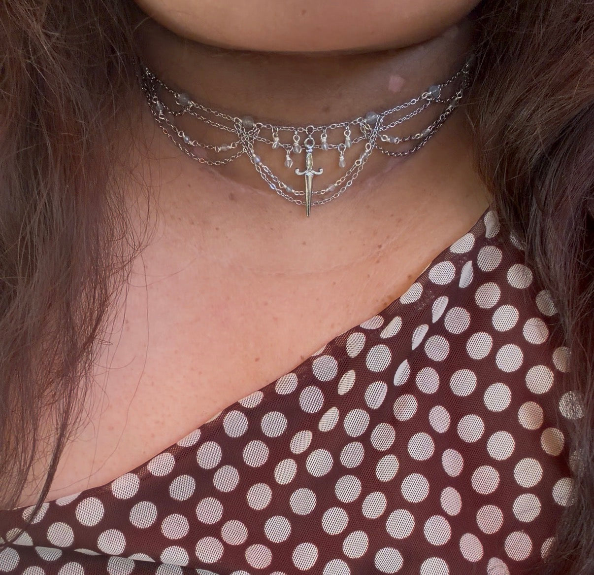 Collier La Lame du Nord, perle de lune grise 3A et 7A, pendentif dague