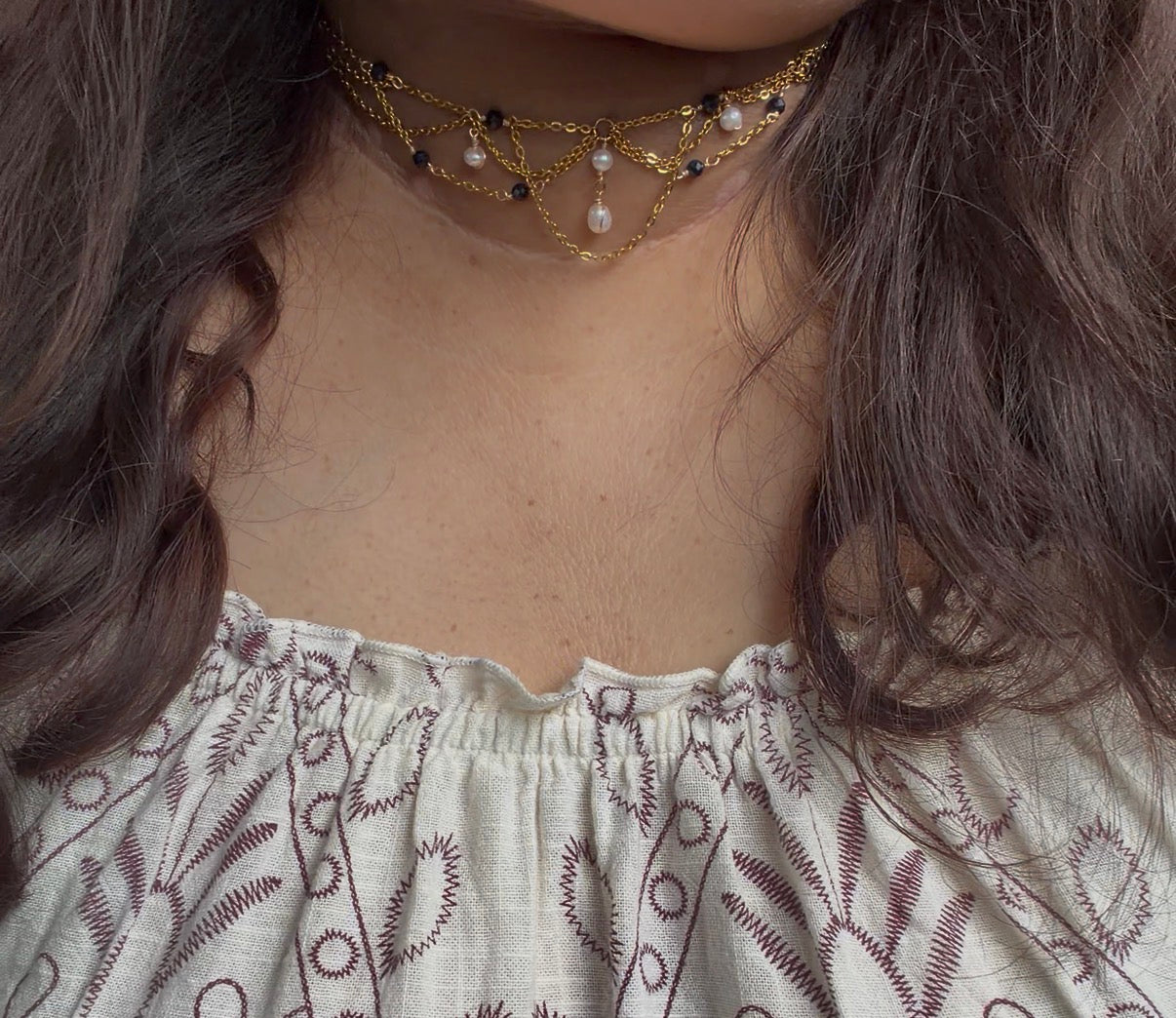 Collier Diane, unique doré, saphir, perles d'eau douce A et AA
