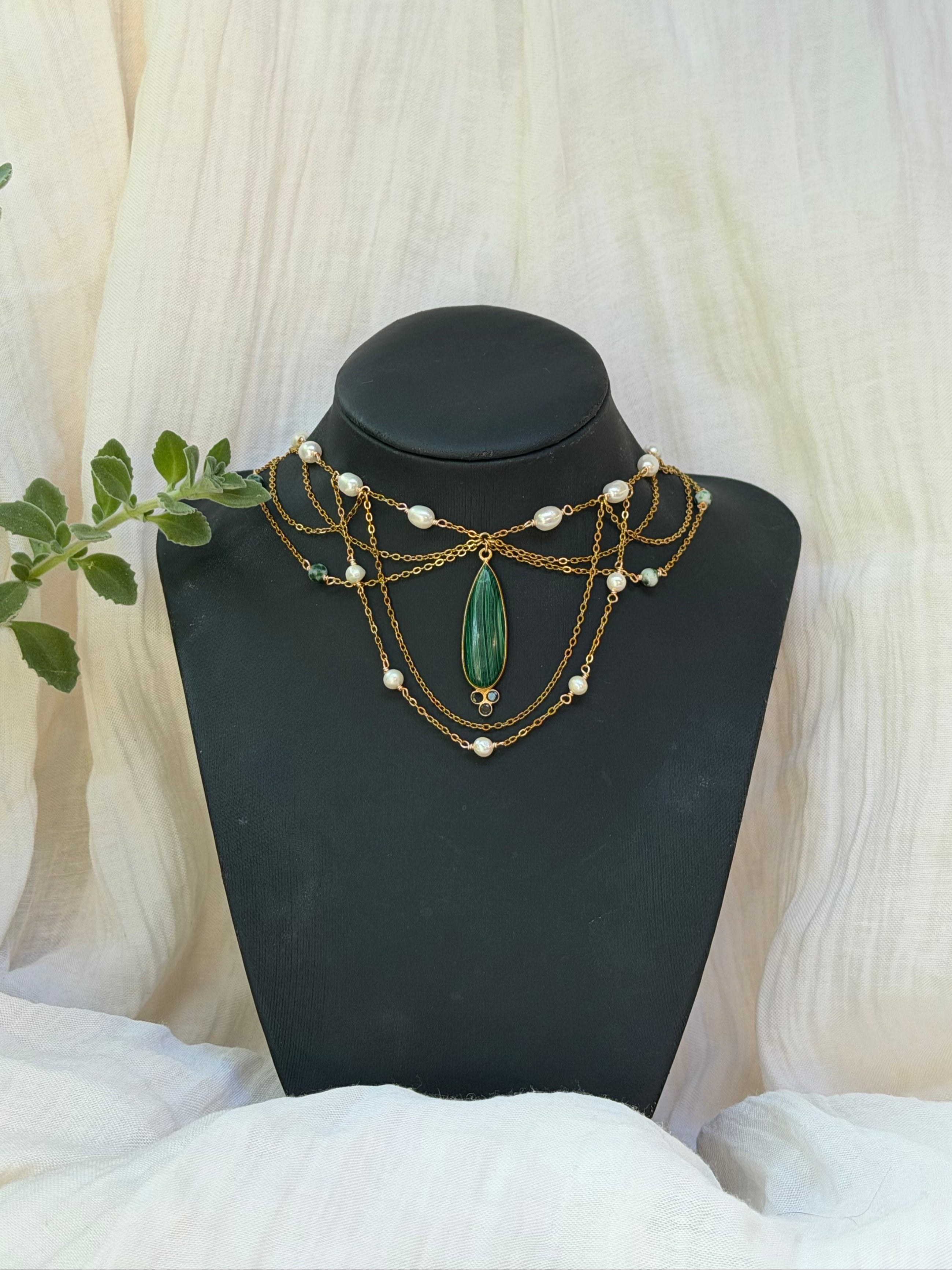 Collier Alicent, perle d'eau douce A et AA, agate mousse, pendentif goutte en malachite