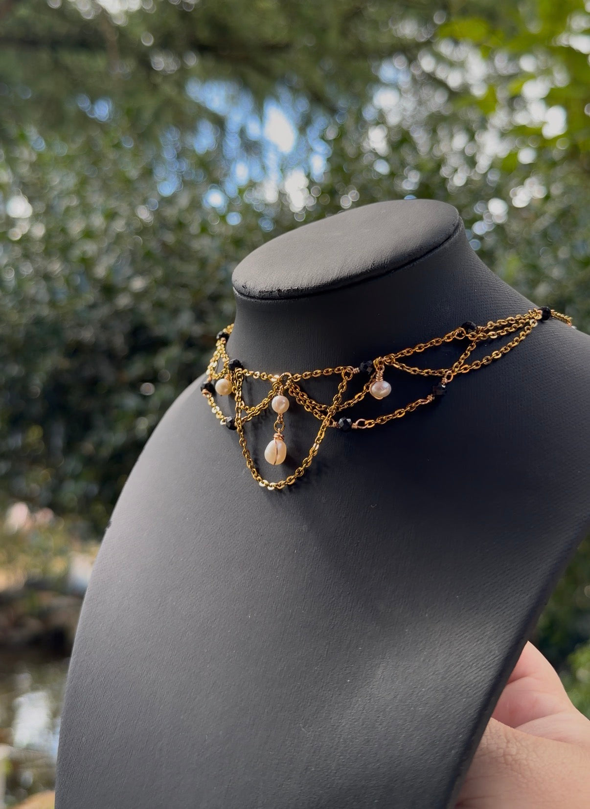 Collier Diane, unique doré, saphir, perles d'eau douce A et AA