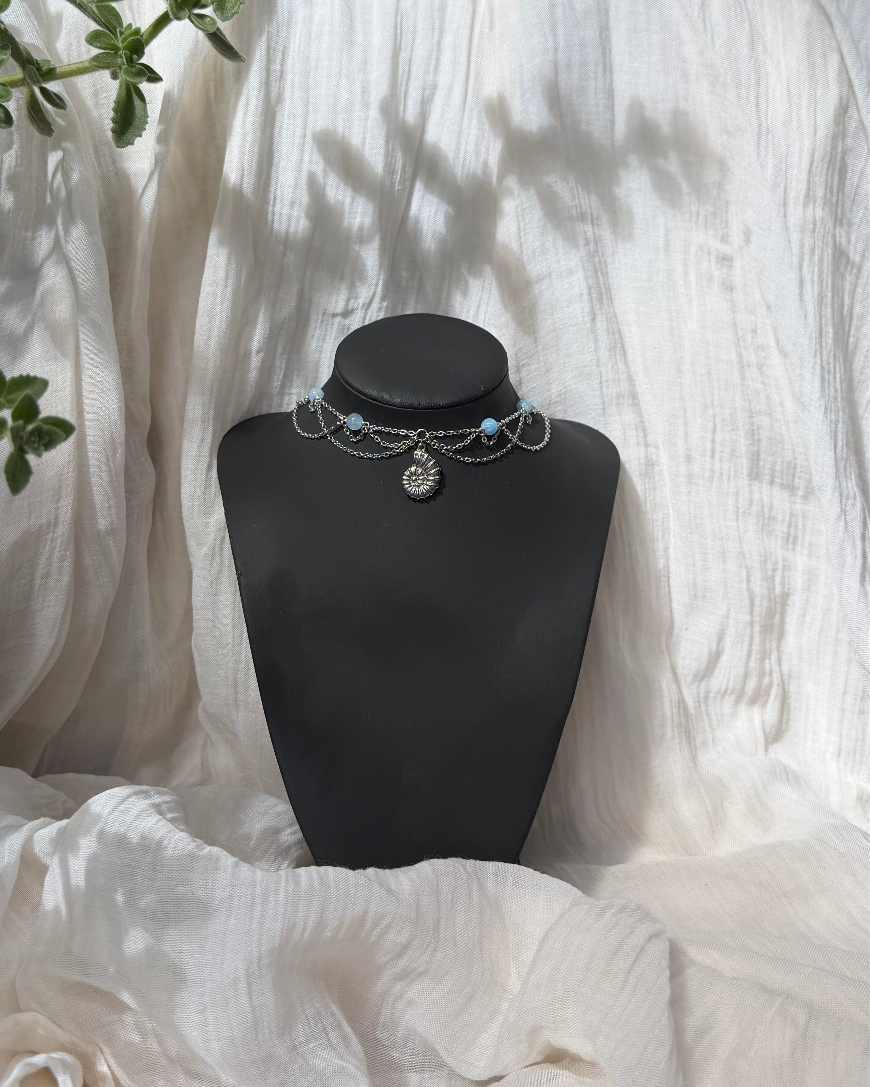 Collier Mélodie, unique argenté, calcédoine, pendentif coquillage