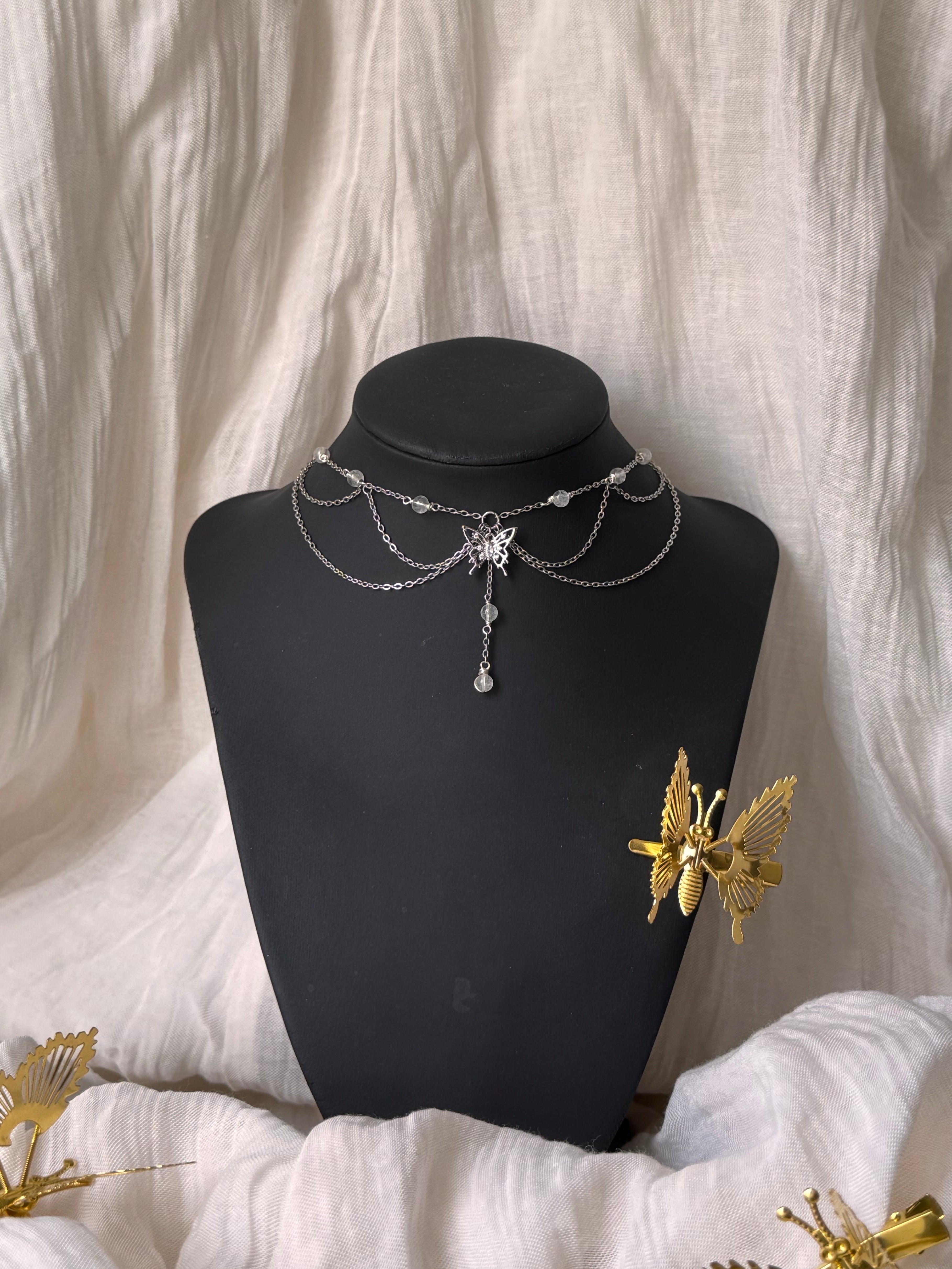 Collier Domino, cristal de roche 3A, pendentif papillon, argenté