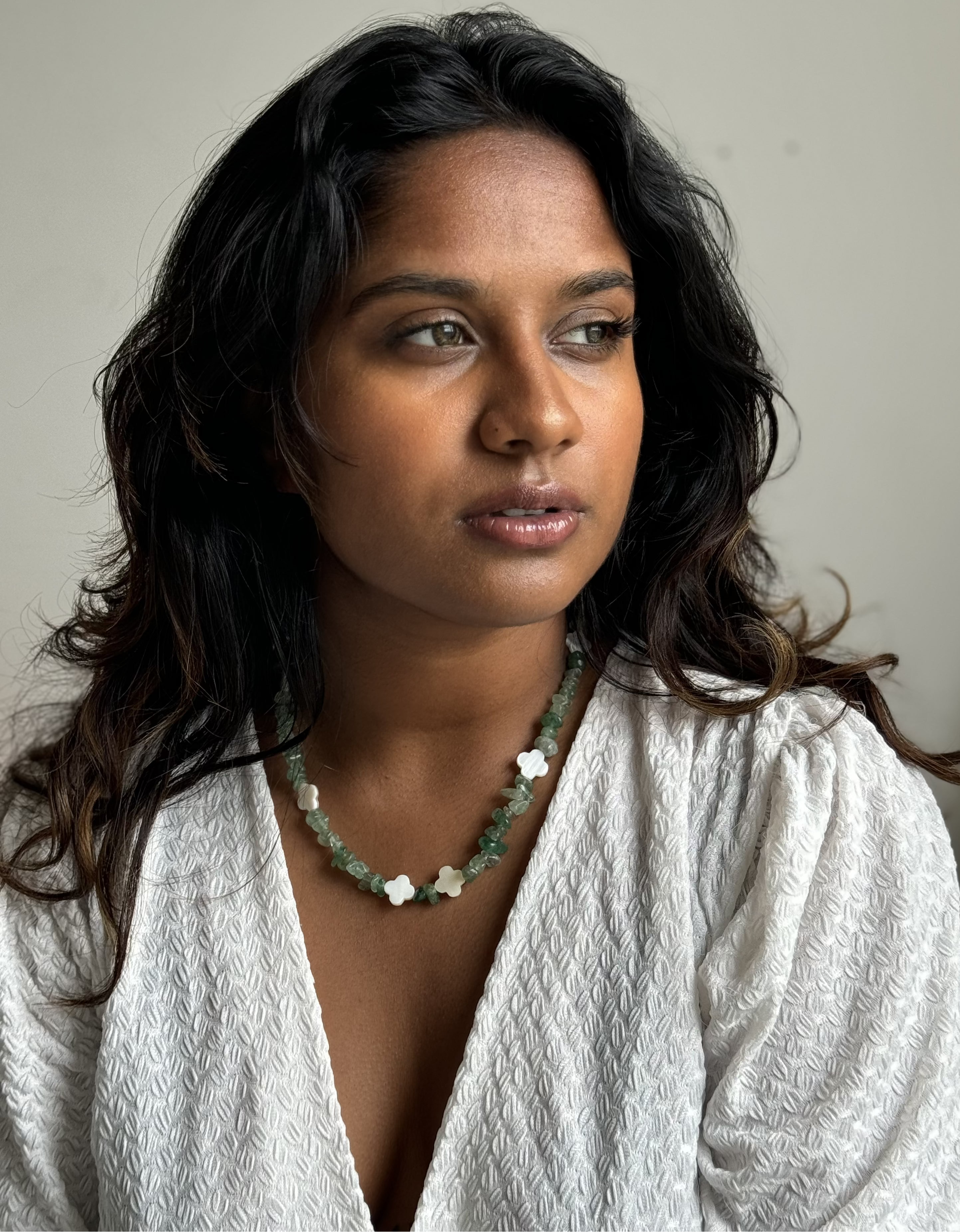 COLLIER APHRODITE QUARTZ RUTILE NACRE