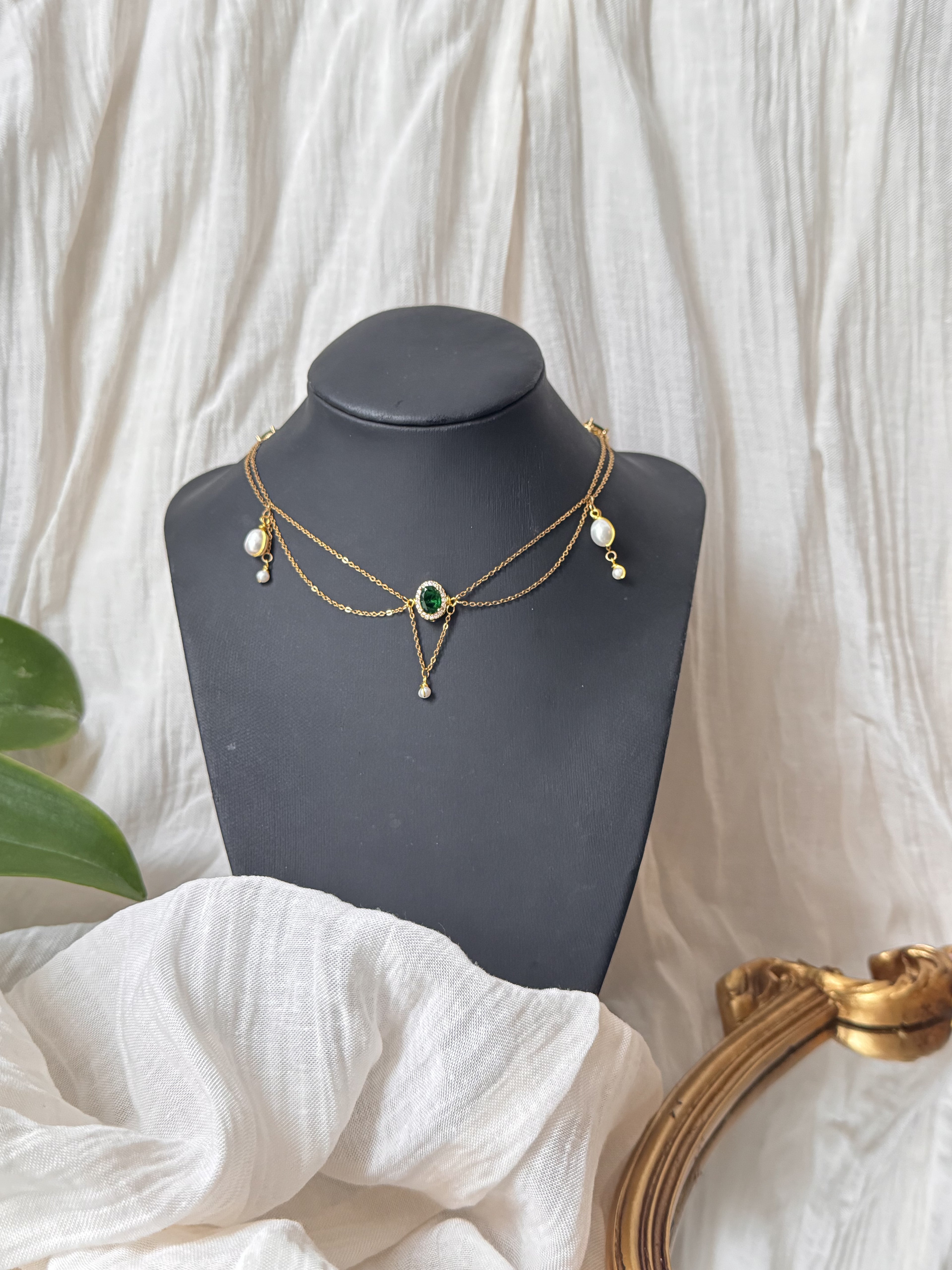 Collier Pénélope Perles d’eau douce, vert émeraude, plaqué or 18 carats