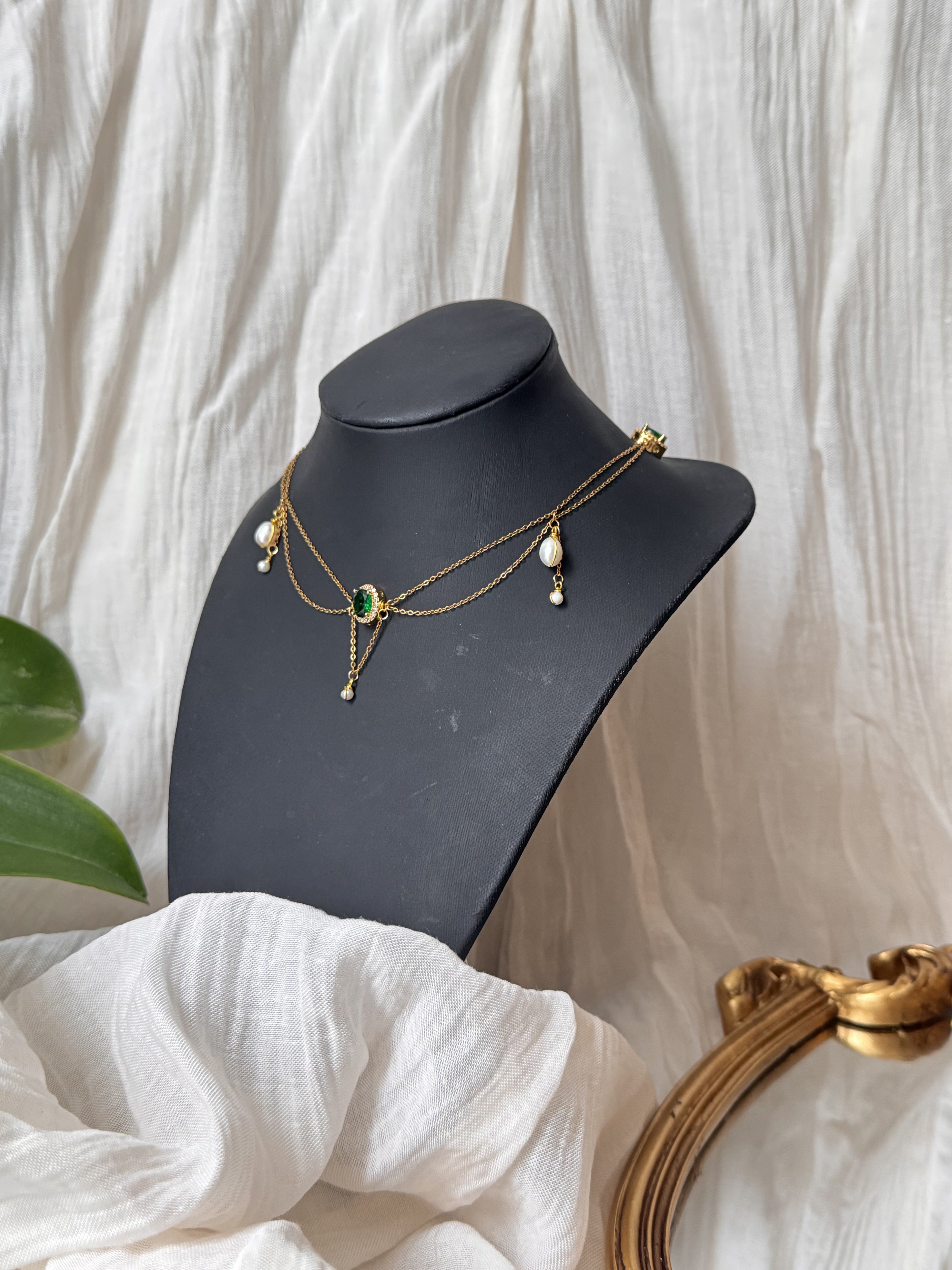 Collier Pénélope Perles d’eau douce, vert émeraude, plaqué or 18 carats