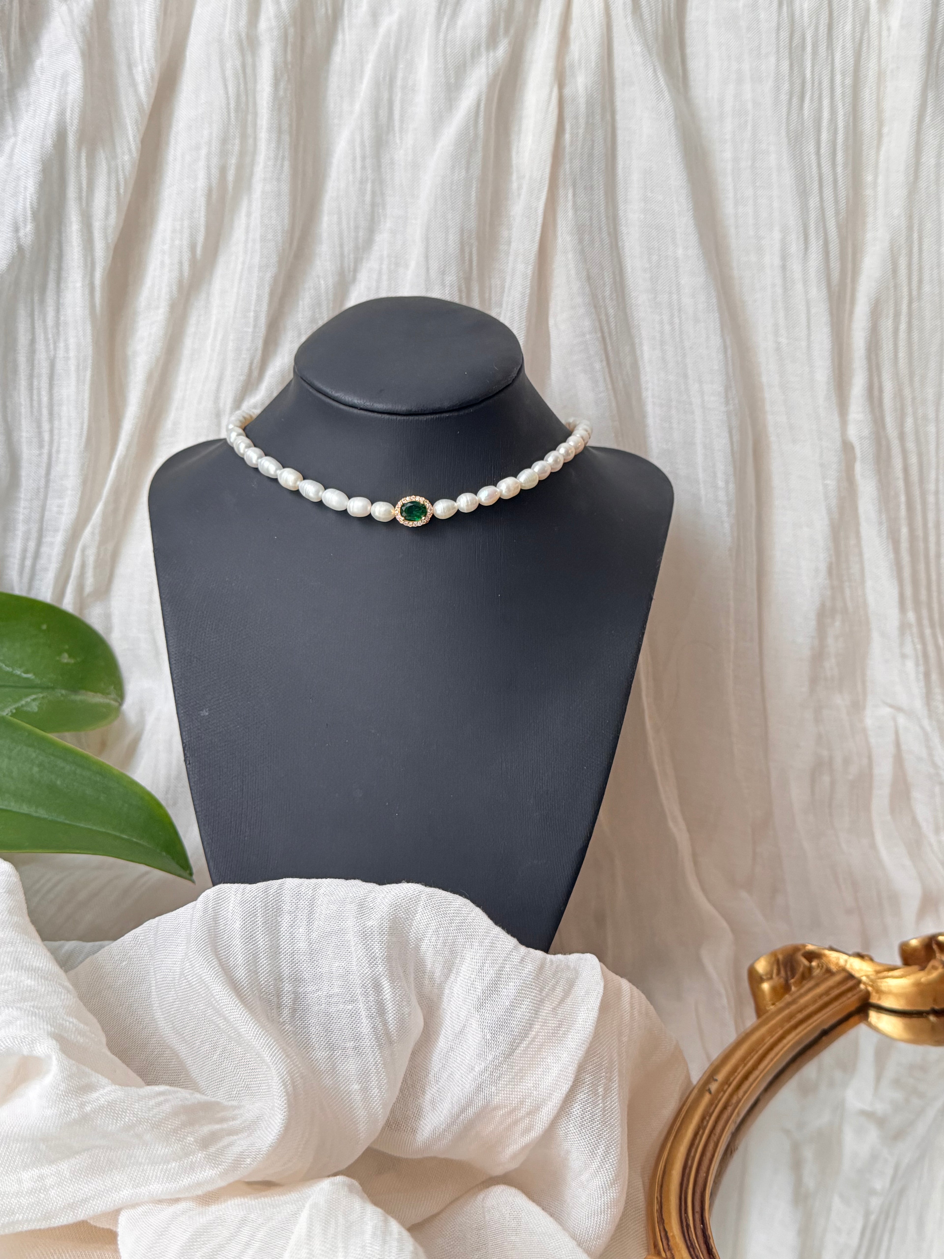 Collier L’Émeraude de la Cour Perles d’eau douce et perle vert émeraude