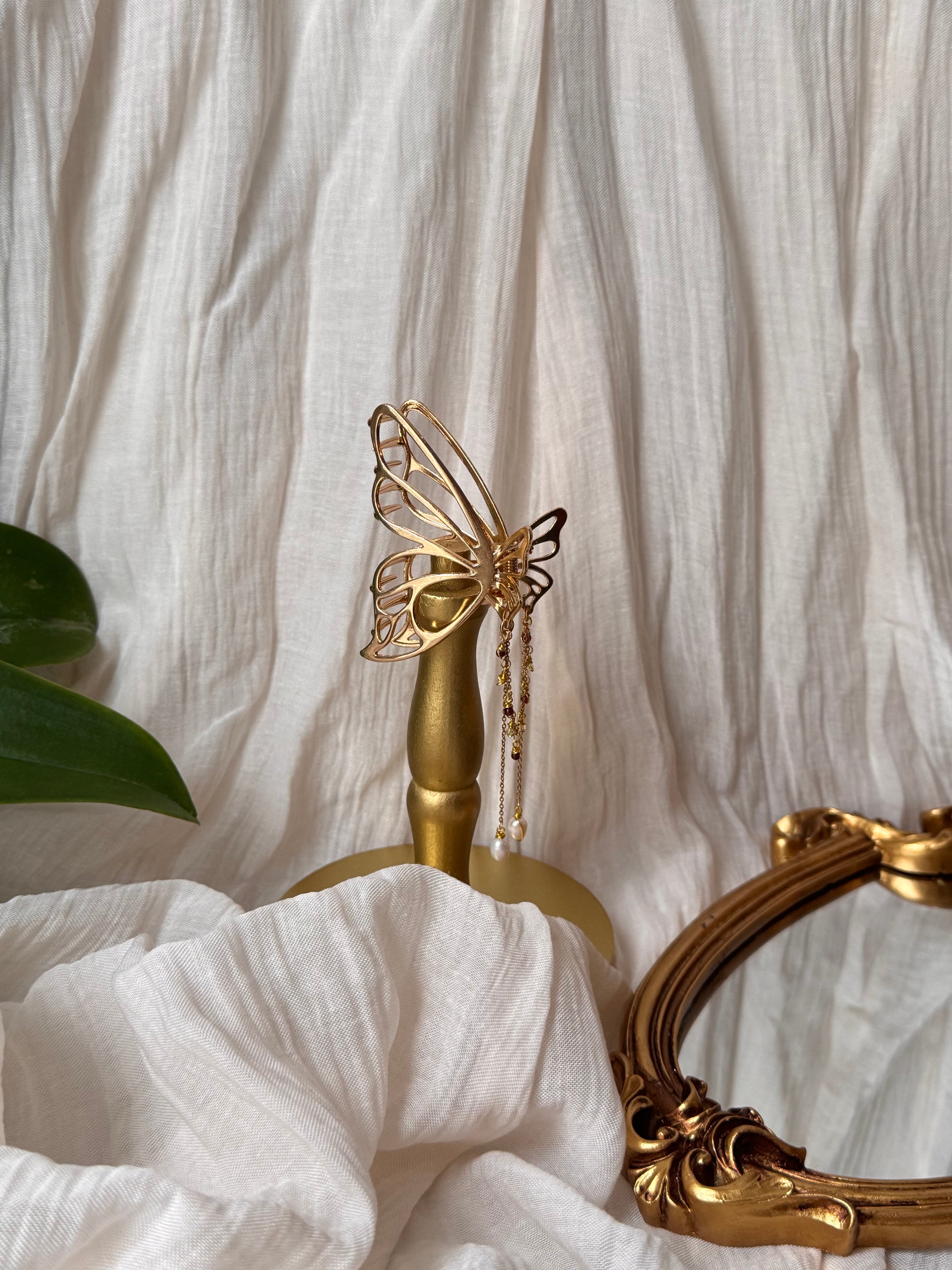 Pince à cheveux Featherington Grenat, Prhénite et perles d’eau douce argenté