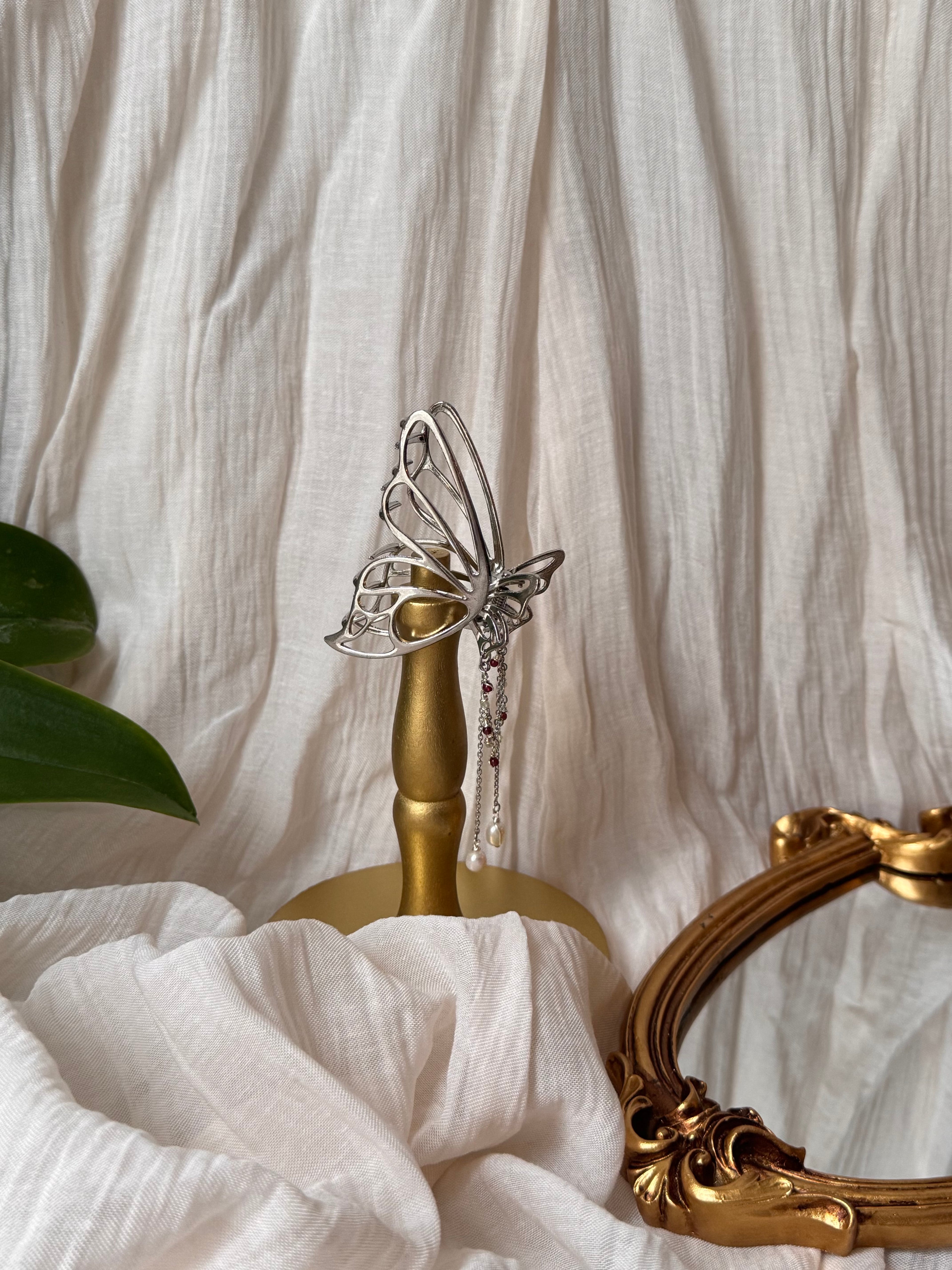 Pince à cheveux Featherington Grenat, Prhénite et perles d’eau douce argenté