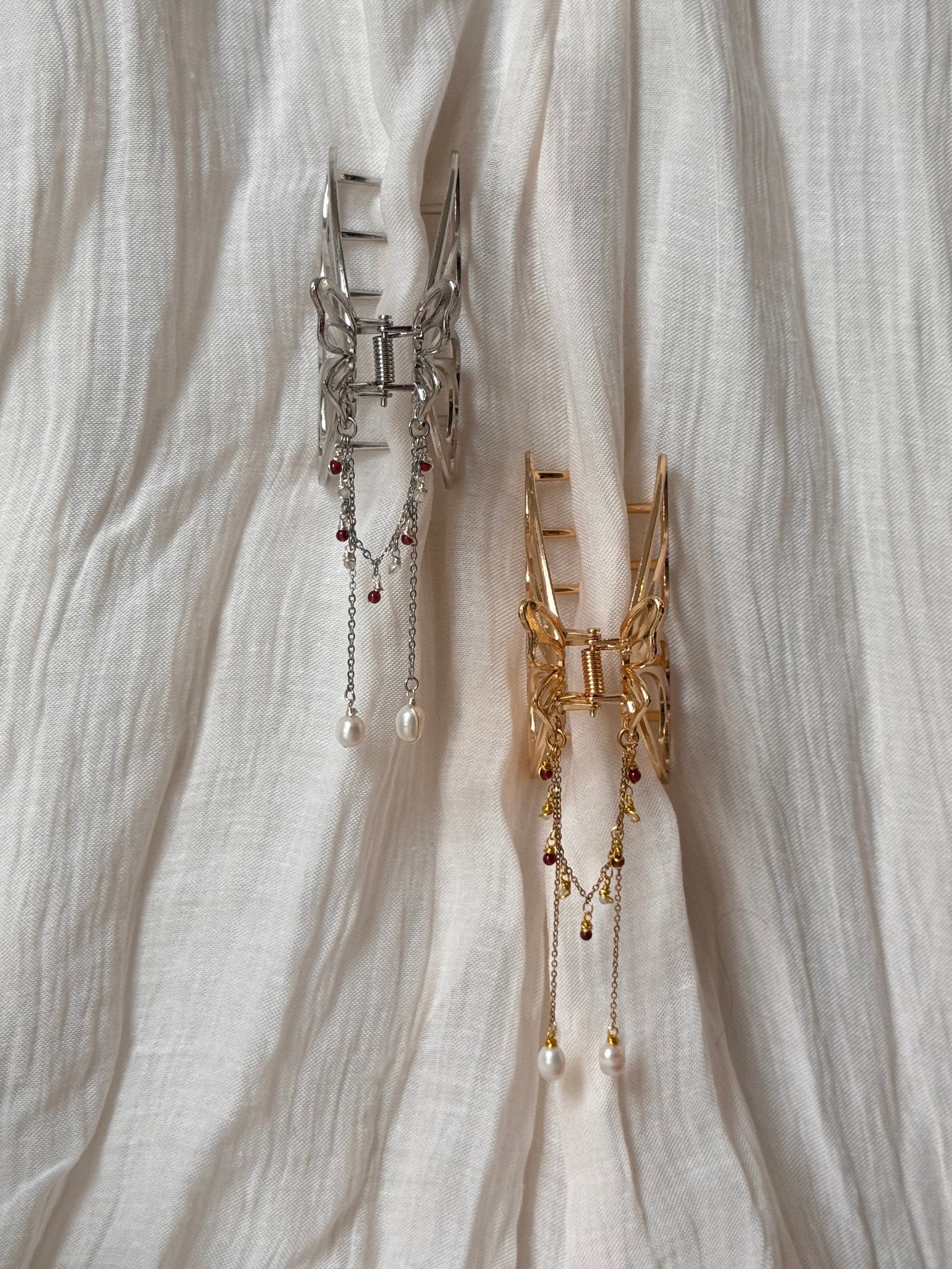 Pince à cheveux Featherington Grenat, Prhénite et perles d’eau douce argenté