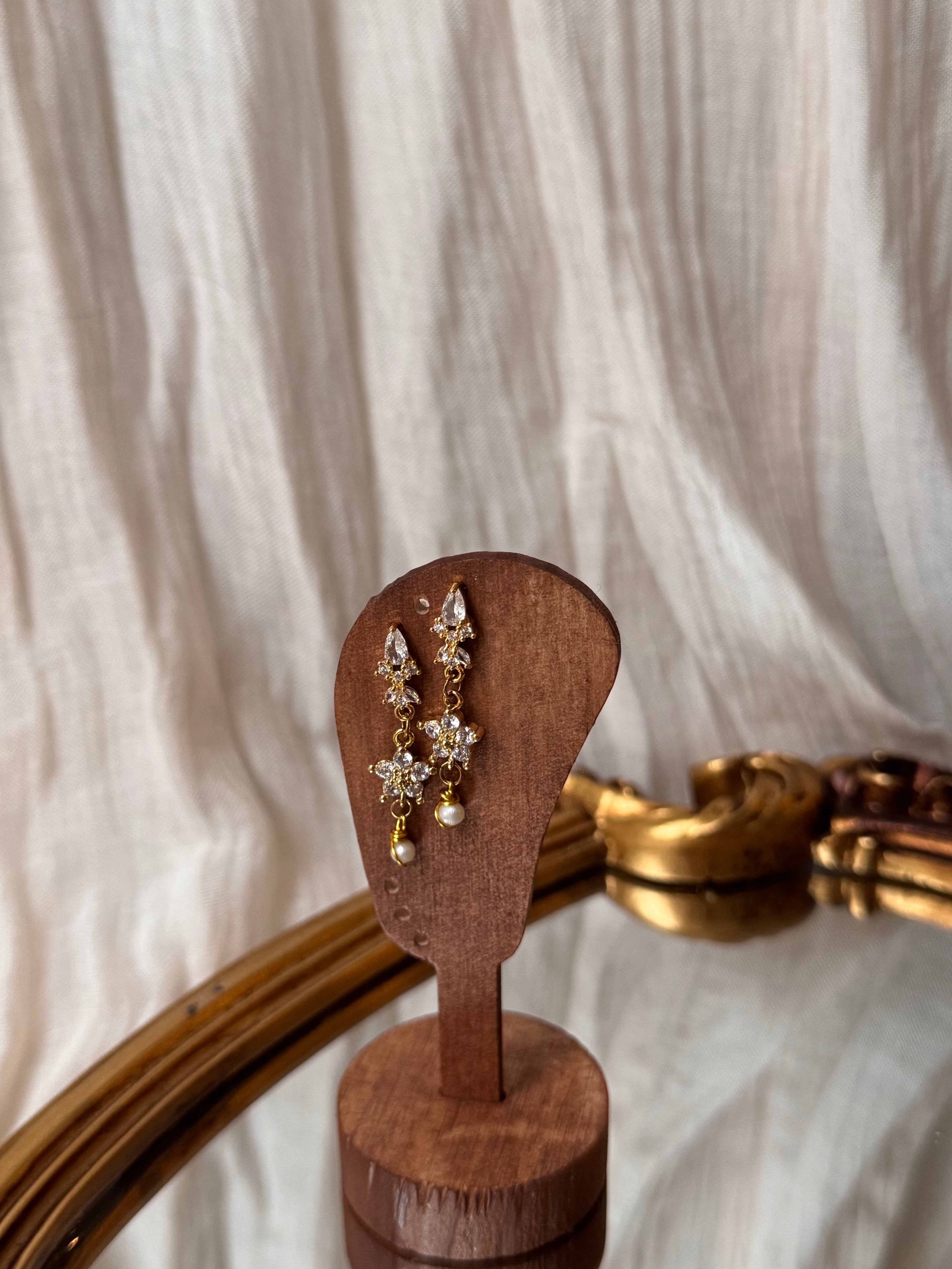 Boucles d’oreilles Sophie Perles d’eau douce et zircon doré