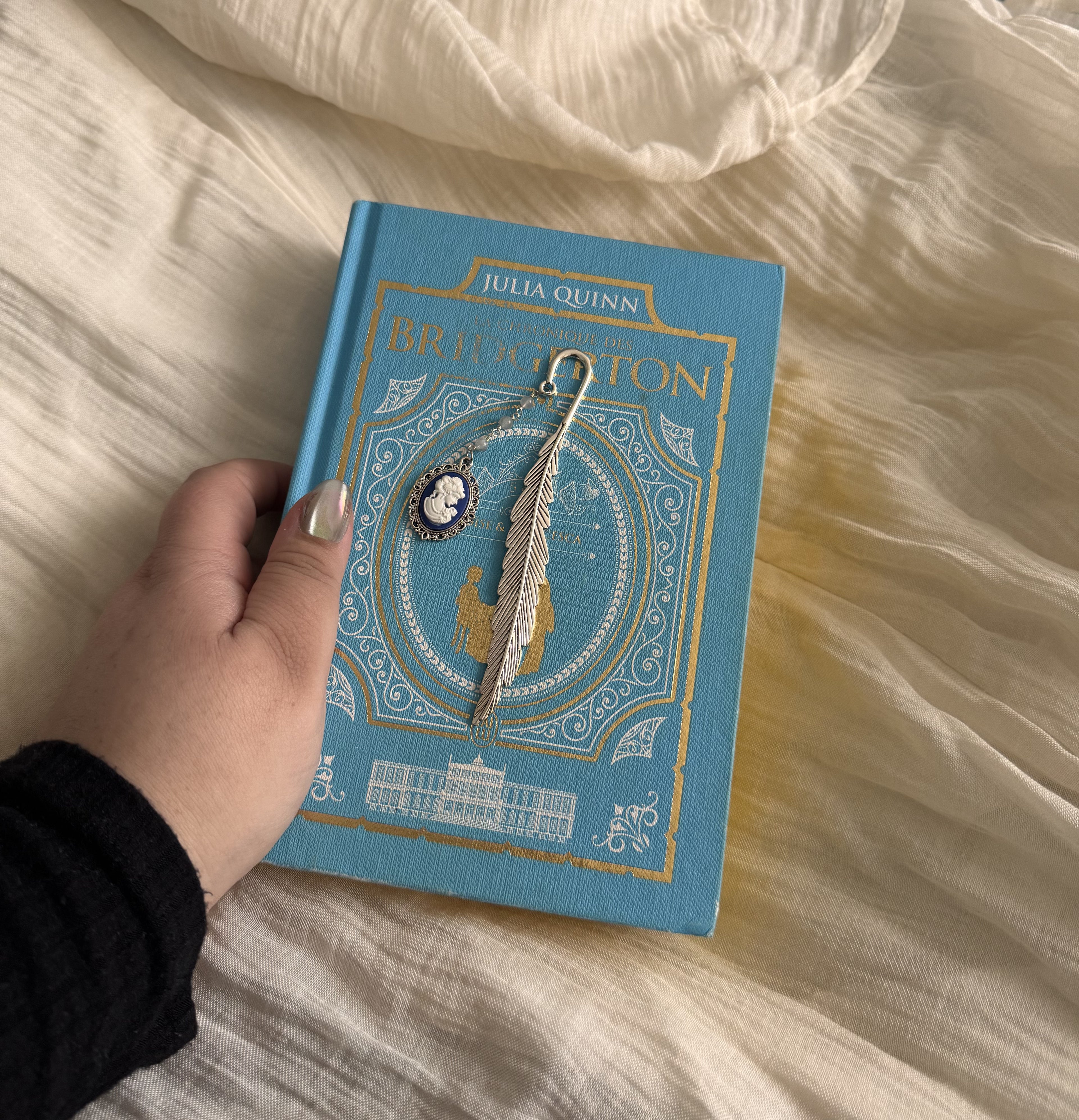 Marque-page Lady Whistledown Pierres de lune grises et pendentif