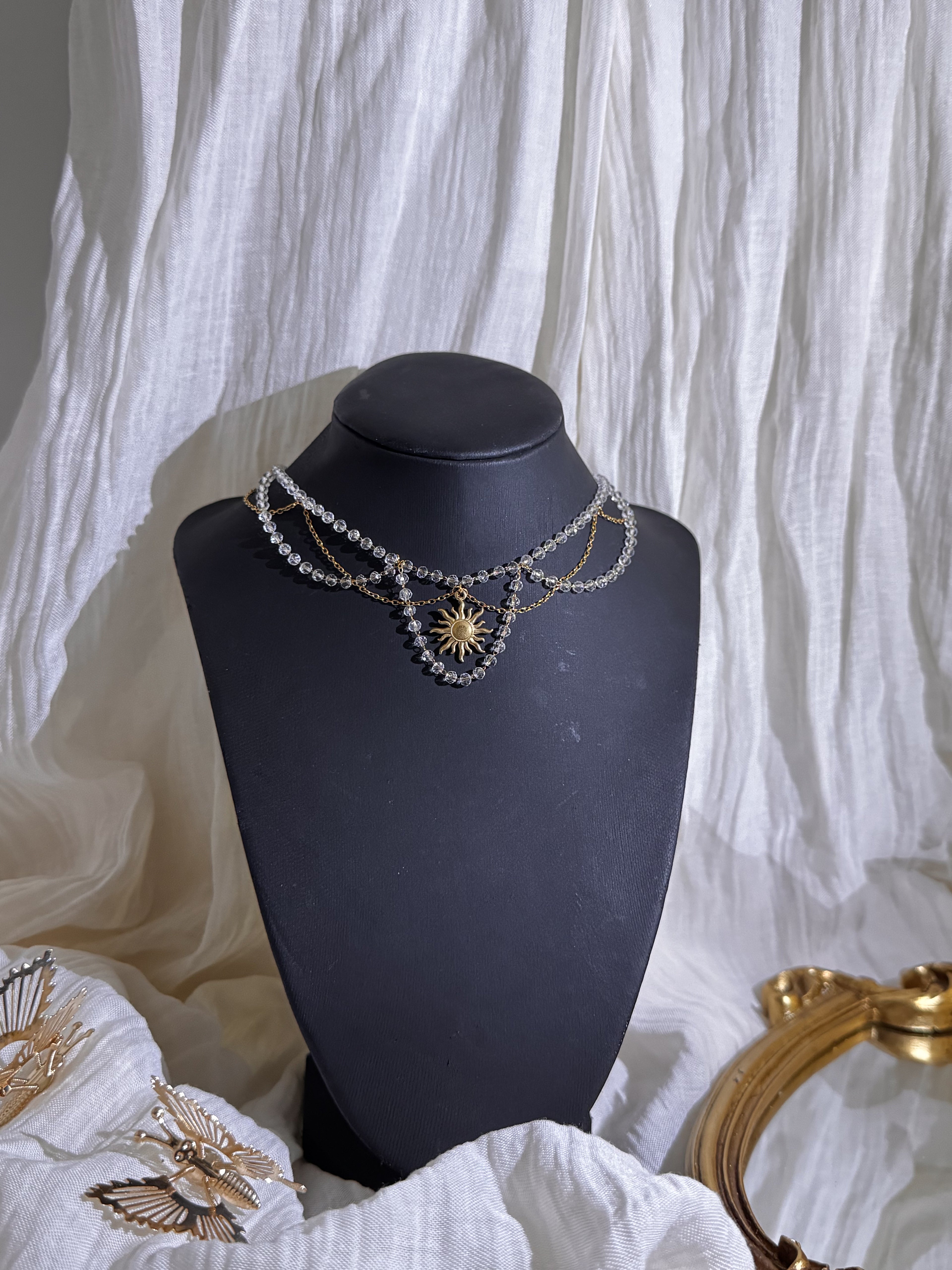Collier Solaria Perles de verre, pendentif soleil