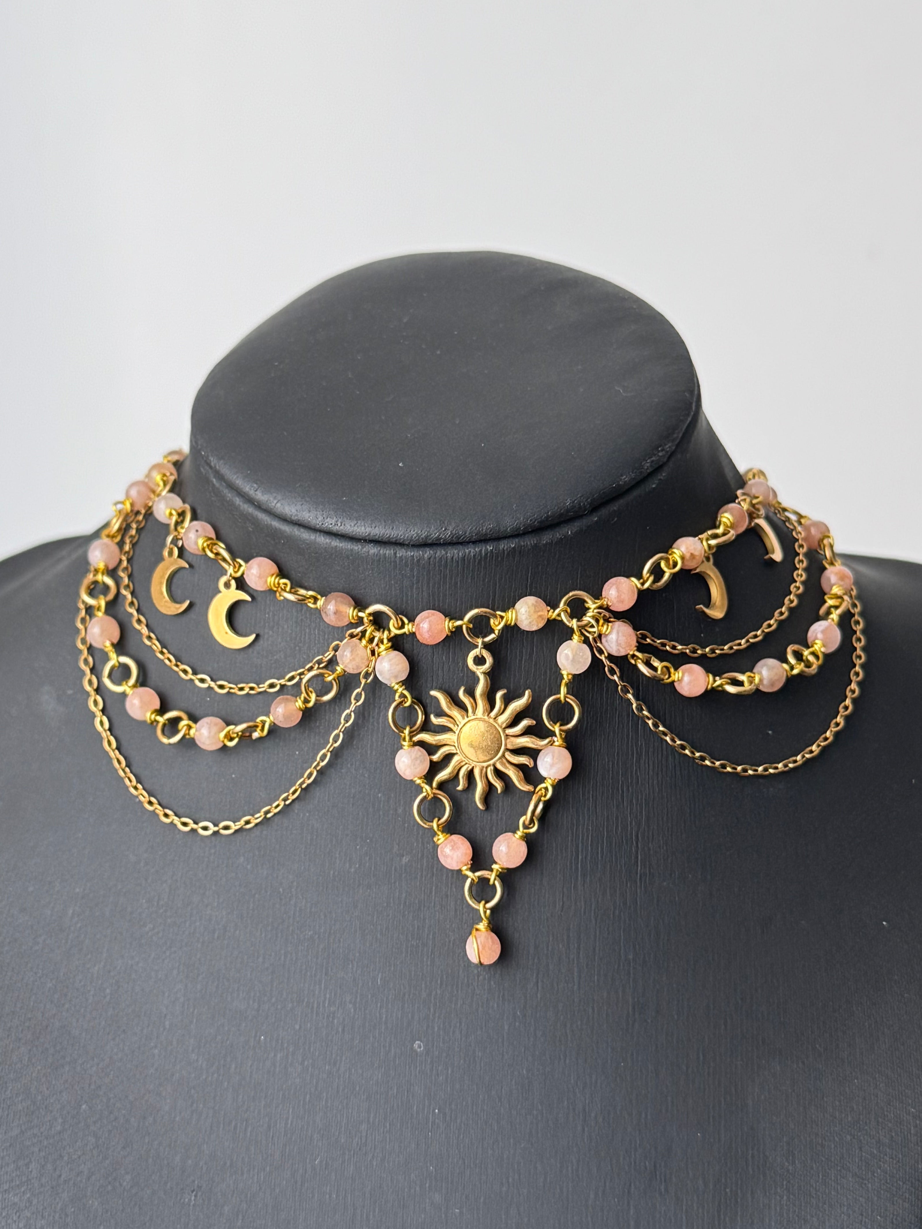 Collier Stella pierre de lune orange 3A, pièce unique doré