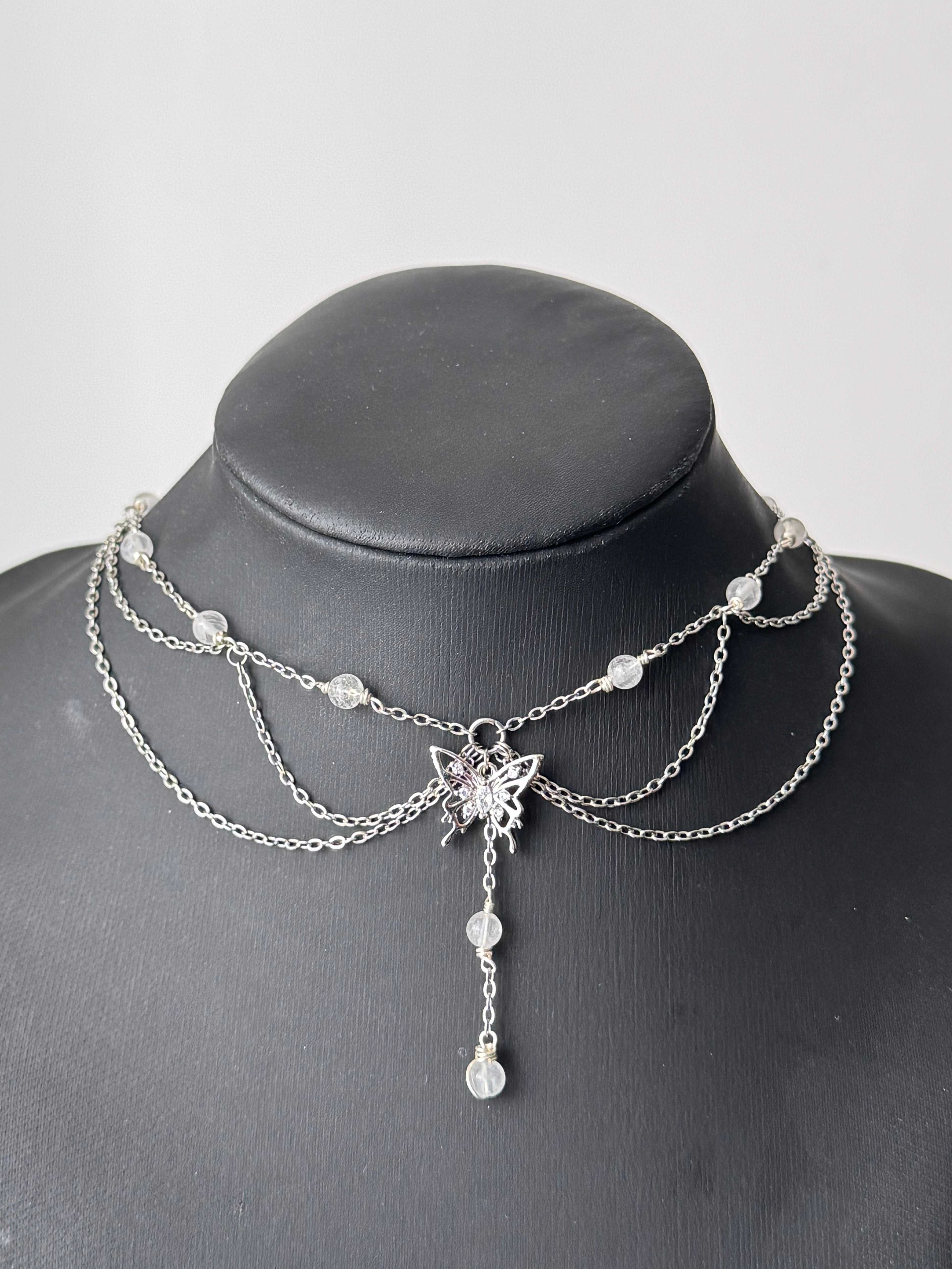 Collier Domino, cristal de roche 3A, pendentif papillon, argenté