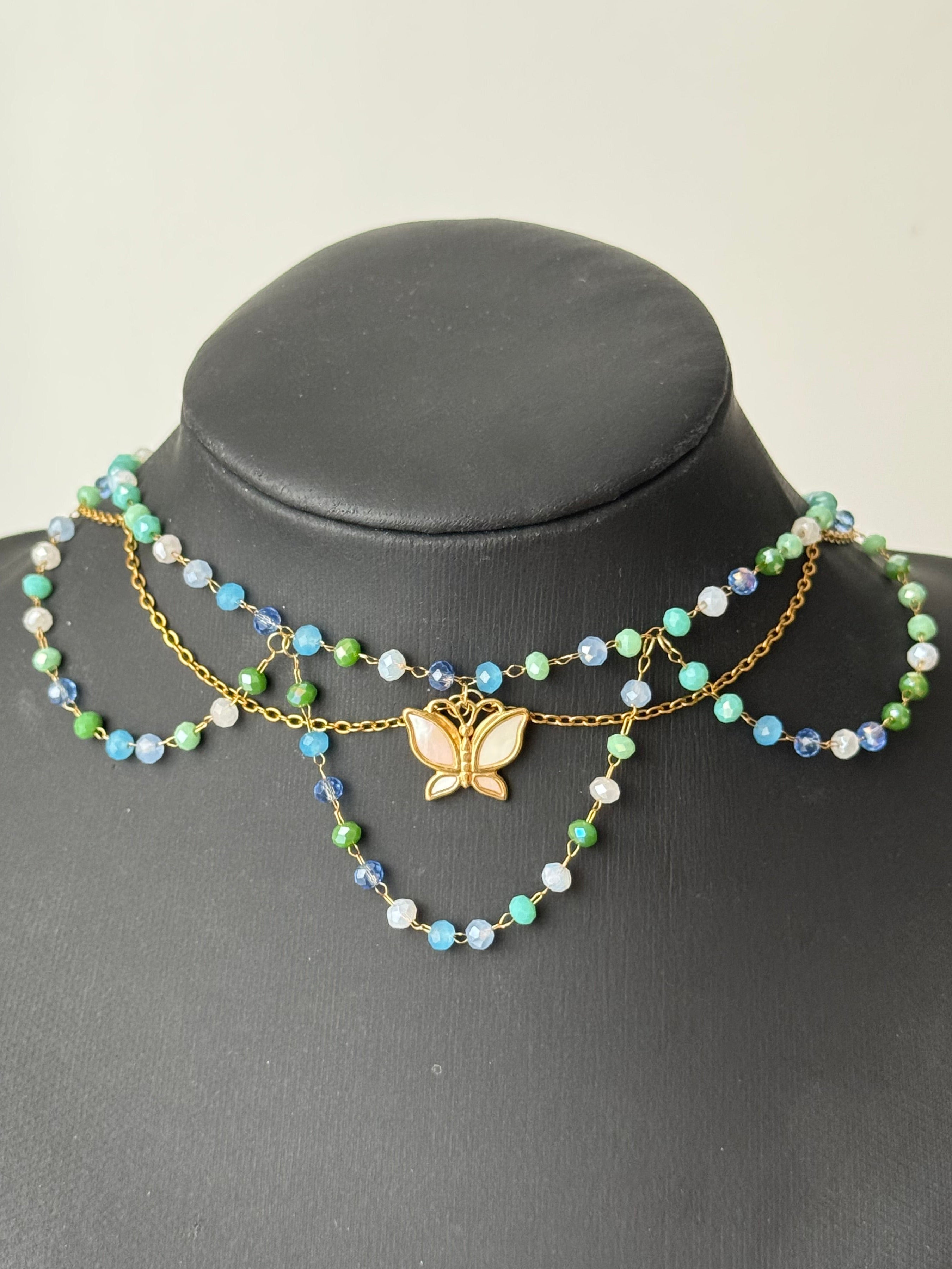 Collier Magix cristal de verre tons froids, pendentif papillon nacre, doré