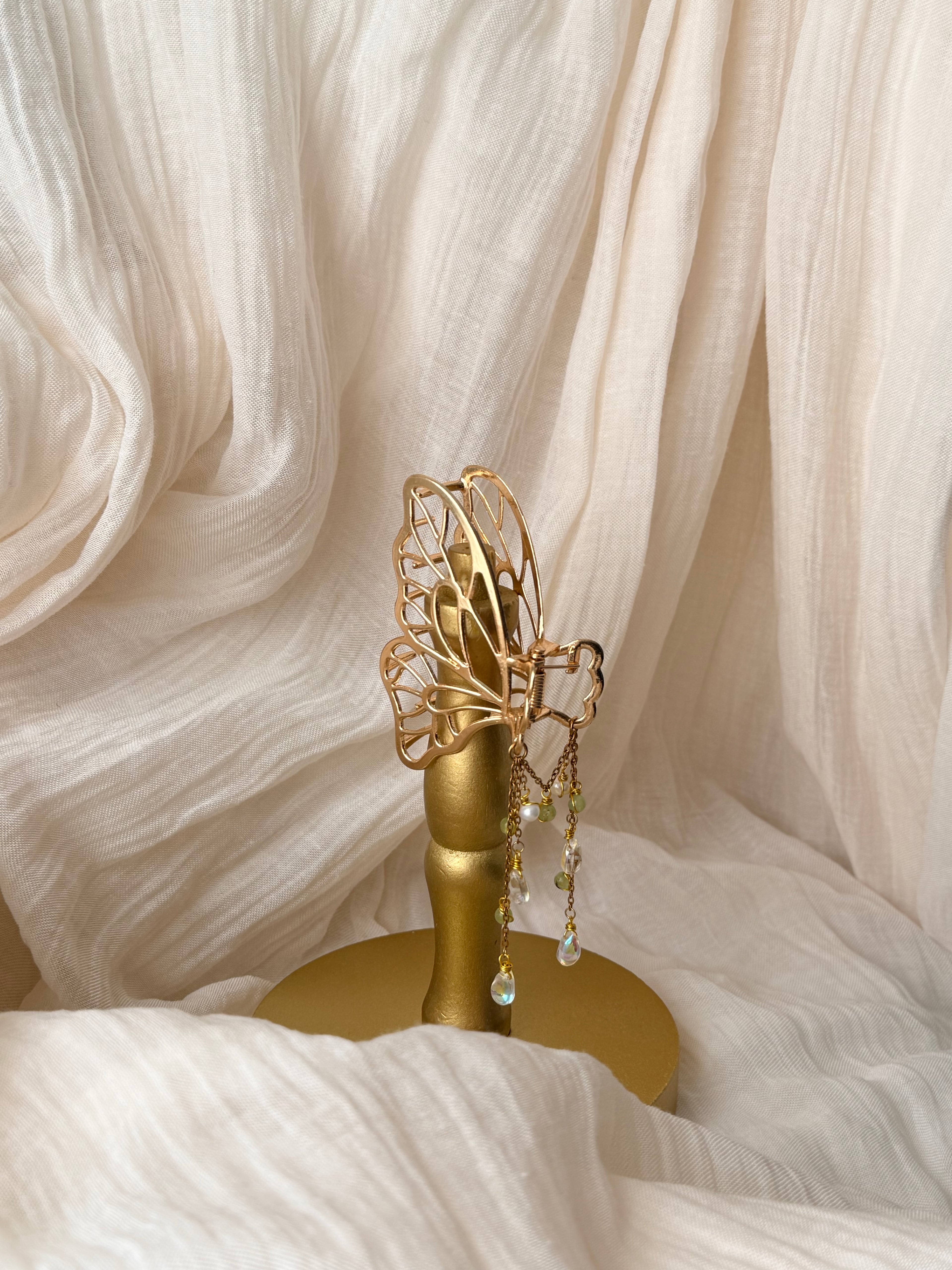 Pince à cheveux Fairy, perle d'eau douce, préhnite, piéce unique doré