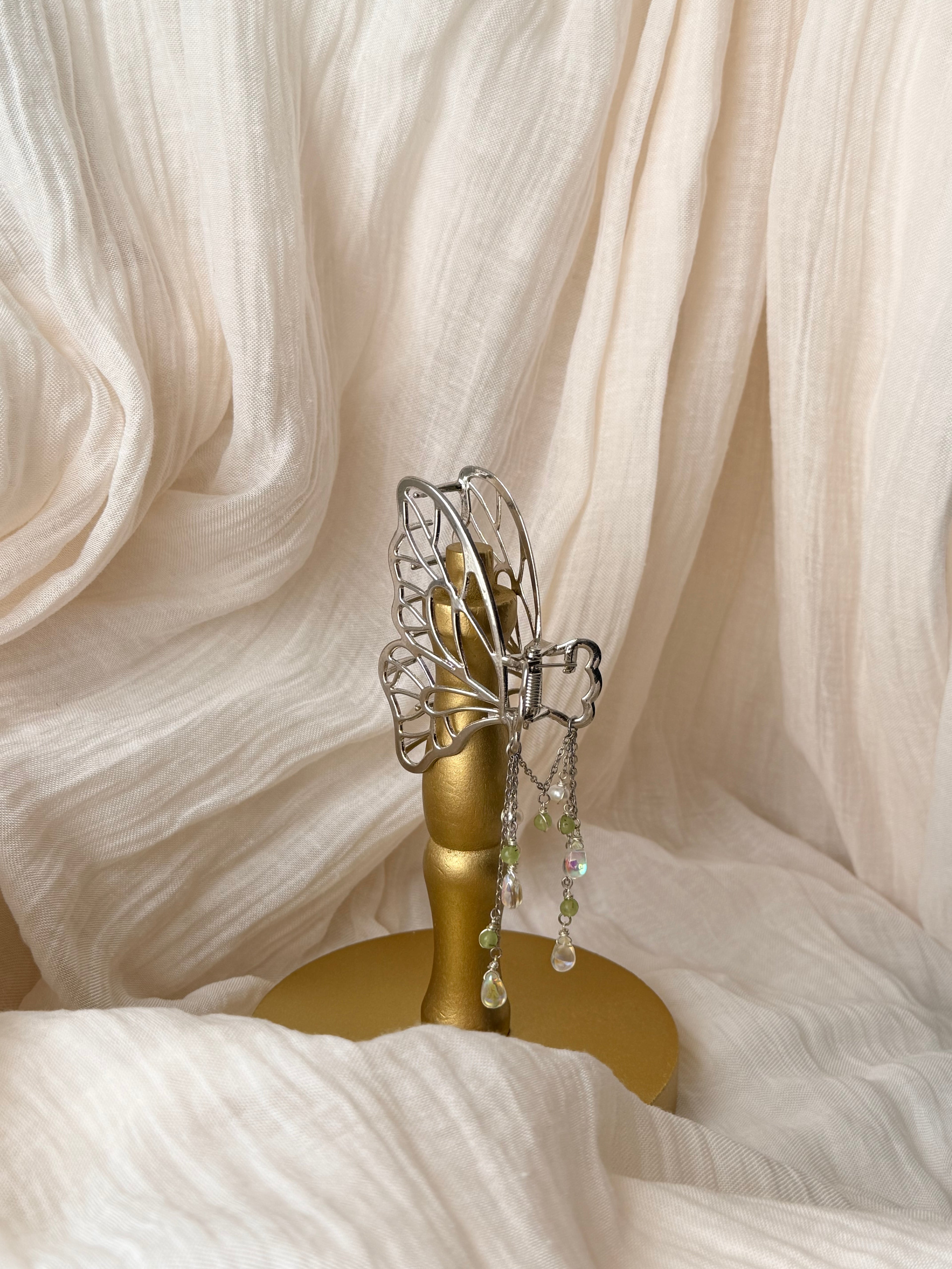 Pince à cheveux Fairy, perle d'eau douce, préhnite, piéce unique argenté